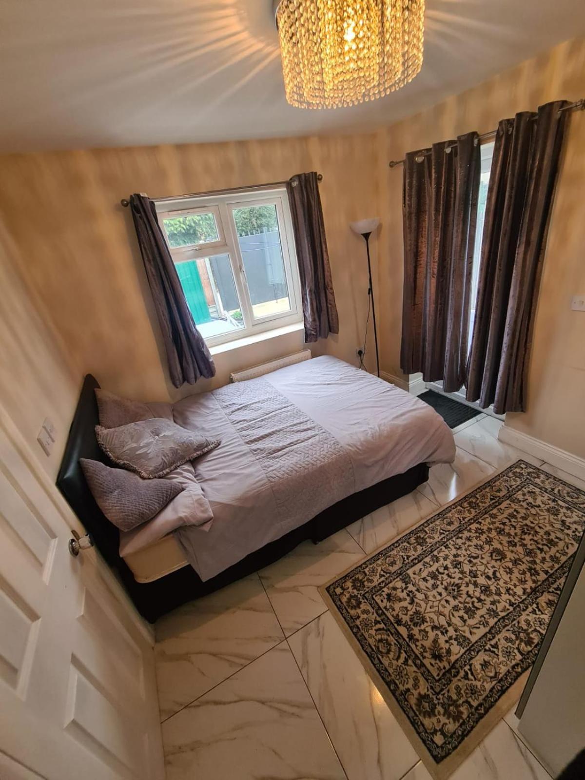Shaz,s House * Cowley (Greater London)